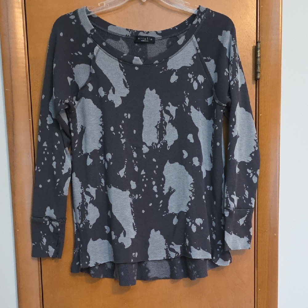 ariella Women's Charcoal and Light Gray Long Sleeve Top